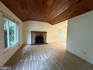 2237 Highland Ave, Falls Church, VA 22046 - photo 2