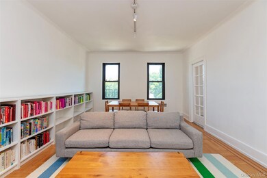 Thomas Edison unit 3, Forest Hills, NY 11375 - photo 2