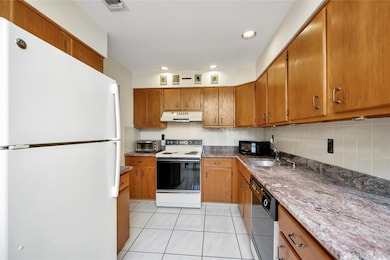 22 Balsam Ct, Wantagh, NY 11793 - photo 6