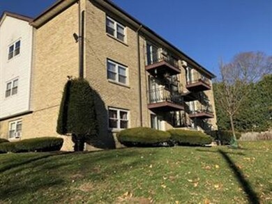 81 High St unit 11, Amesbury, MA 01913 - photo 3