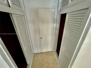 15831 SW 100th Ct unit B, Miami, FL 33157 - photo 4