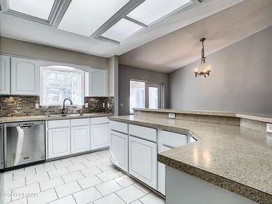 488 Newton Road-12