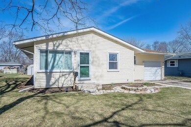 506 Waco Ln, Carpentersville, IL 60110 - photo 2