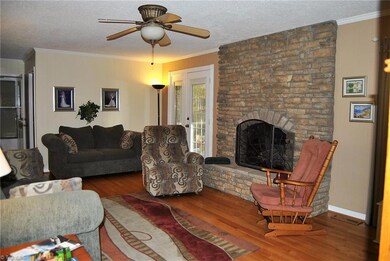 315 W Steeple Chase Rd, Greensboro, NC 27406 - photo 4