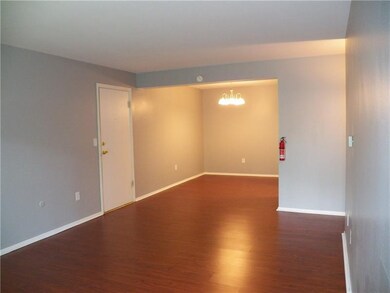 Living/dining combo