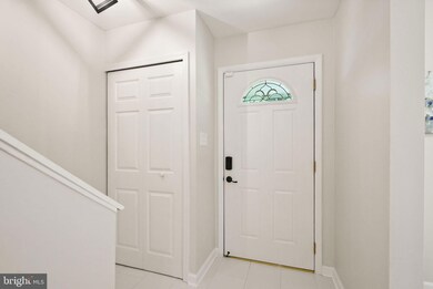 8913 Shamrock Ct, Springfield, VA 22152 - photo 5