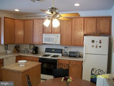1016 Bordeaux Ln, Pennsburg, PA 18073 - photo 5