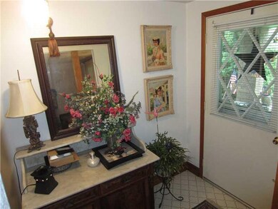 Entry/Foyer.