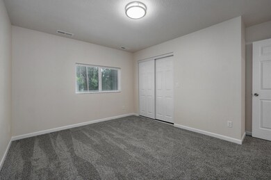 1143 W Hovey St-10