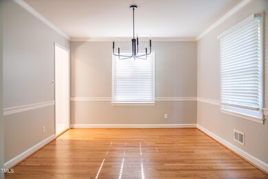 4813 GLEN FOREST-Dining