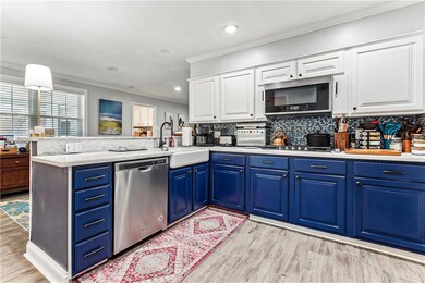 QUARTZ COUNTERS, STAINLESS APPLIANCES