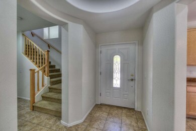 004_Foyer & Staircase