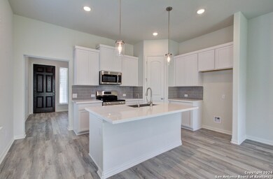 876 Casetta Trail, New Braunfels, TX 78130 - photo 4