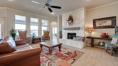 2125 Vanderbilt Dr, Weatherford, TX 76088 - photo 7