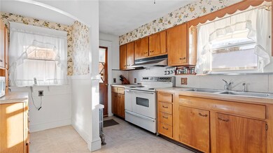 69 Welfare Ave, Cranston, RI 02910 - photo 5