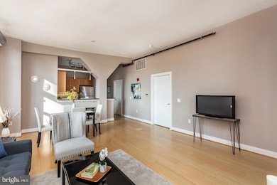 22 S Howard St unit R603, Baltimore, MD 21201 - photo 4