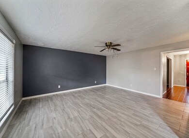 6906 Oak Bough Dr, Houston, TX 77088 - photo 7