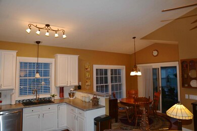 kitchen eating area