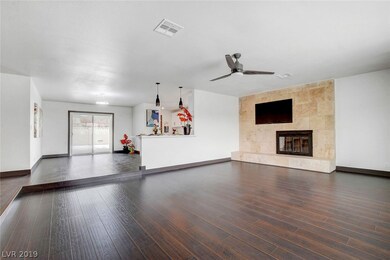 1718 Golden Arrow Dr, Las Vegas, NV 89169 - photo 5