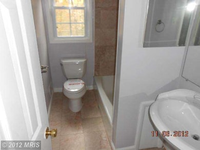 903 Circle Dr, Halethorpe, MD 21227 - photo 6