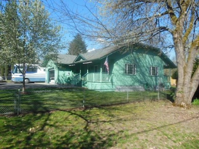 1227 SW Oak St, Grants Pass, OR 97526 - photo 2