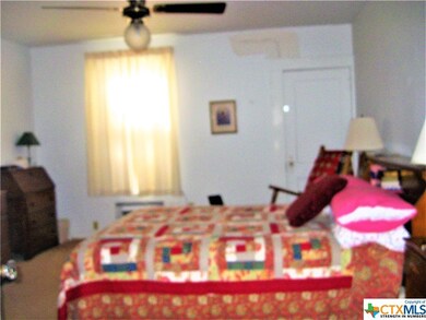 632 E Cedar St, Seguin, TX 78155 - photo 6