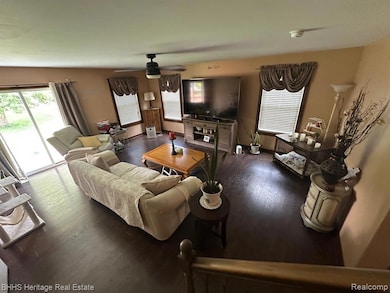Large family room, space for everyone!
