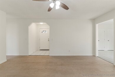 4329 S Cedar Ct, Broken Arrow, OK 74011 - photo 6