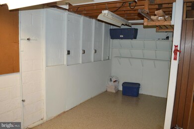 8904 Robin Place, Laurel, MD 20708 - photo 6