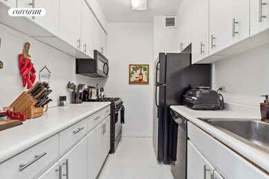Hudson Tower unit 4R, New York, NY 10280 - photo 6
