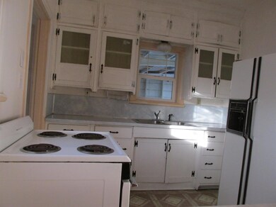 800 Roseway Dr, Klamath Falls, OR 97601 - photo 6