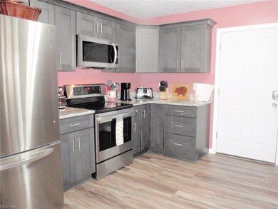 880 Harris Rd, Sheffield Lake, OH 44054 - photo 7