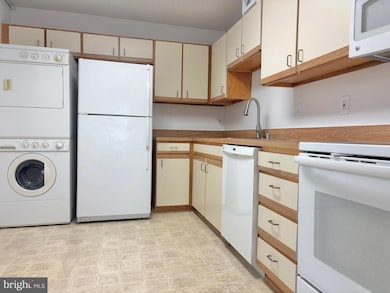 Greens of Leisure World unit 702, Silver Spring, MD 20906 - photo 5