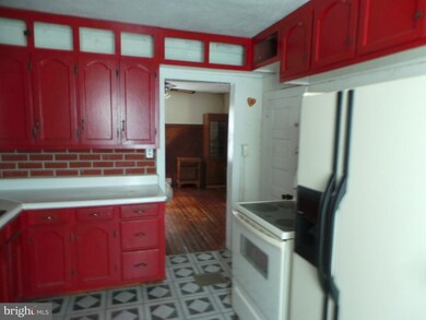 194 Biser St, Berkeley Springs, WV 25411 - photo 7