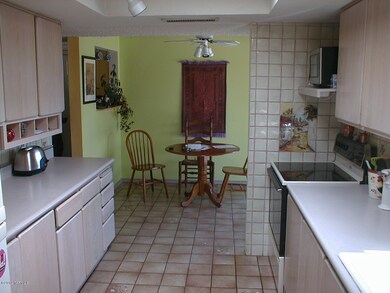 Kitchen/ breakfest nook