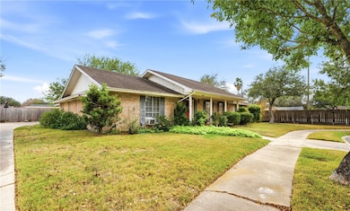 6410 Clearlake Cir, Corpus Christi, TX 78413 - photo 2