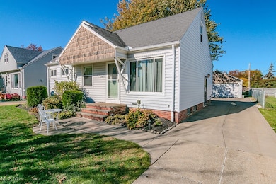 View of front facade featuring a detached garage