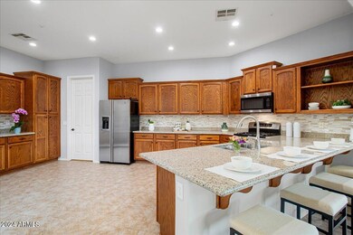 SPACIOUS EAT-IN KITCHEN