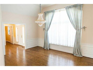 Dining Room. Hardwoods and raised panel in Dining 