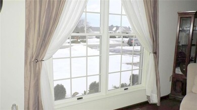 Andersen thermal windows throughout - loads of lig