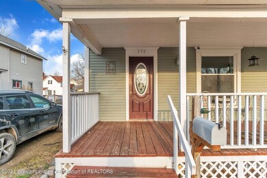 05-236 N Sheldon St-Windowstill Real Est