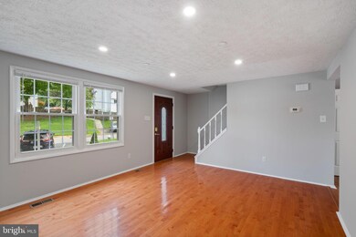 8166 Willowdale Ct, Springfield, VA 22153 - photo 4