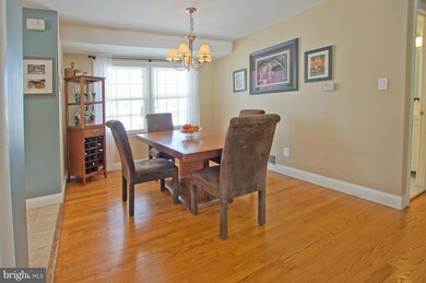 405 Yeonas Dr SW, Vienna, VA 22180 - photo 4