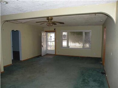 Living room/Front entry