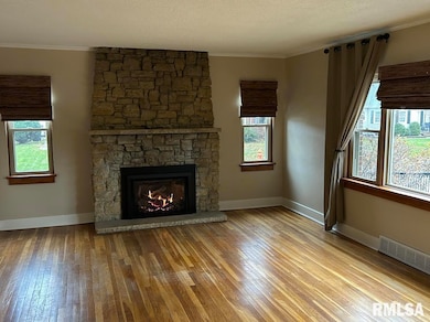 2434 29th St, Moline, IL 61265 - photo 4