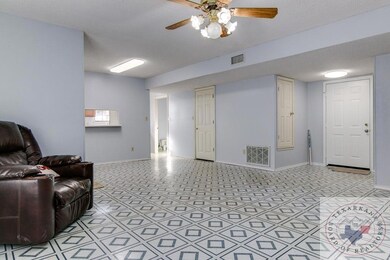 327 Garrett Dr, Texarkana, TX 75501 - photo 4