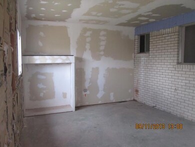 325 Gladys Ave, El Paso, TX 79915 - photo 5