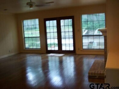 920 920 Loftin, Tyler, TX 75701 - photo 3