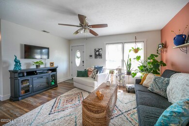 9107 Lantana Dr, Louisville, KY 40229 - photo 7