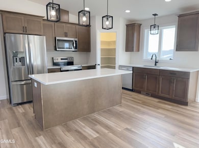 3326 Tyndale Dr, Bismarck, ND 58503 - photo 2